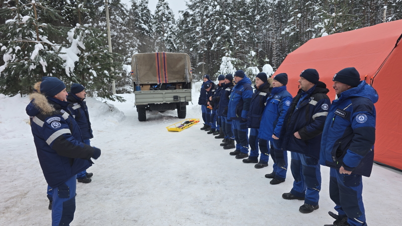 Построение персонала в полевом лагере