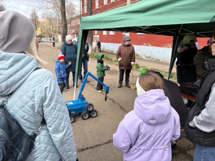 Демонстрация робототехники Глазовского филиала АТЦ Росатома в рамках 40-летия со дня аварии на ЧАЭС