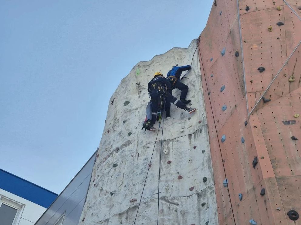 Работы спасателей на высоте