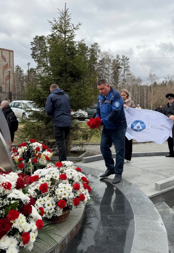 Возложение цветов в рамках 40-летия со дня аварии на ЧАЭС